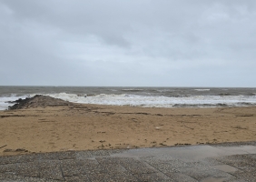 Alimentação artificial de praias em Loulé termina a tempo da época balnear