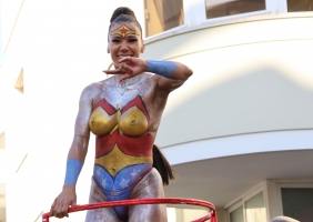 EM LOULÉ, O SOL BRILHOU PARA VER PASSAR O MAIS ANTIGO CARNAVAL DO PAÍS