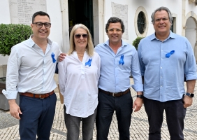 LAÇO AZUL HUMANO JUNTOU CRIANÇAS DE LOULÉ PARA ALERTAR PARA MAUS-TRATOS NA INFÂNCIA