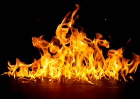 Incêndio destrói armazém de supermercado em Vilamoura