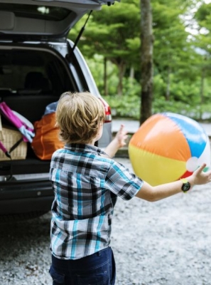 Vais de férias com filhos? Evita stress com este guia