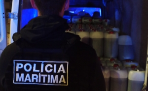 Polícia marítima apreende 7,8 mil litros de combustível em Olhão