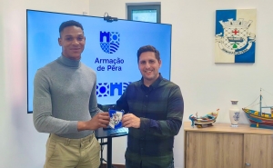 Junta de Freguesia de Armação de Pêra homenageou atleta Usumane Djumo