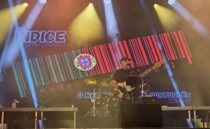 Banda Índice fechou, «sem tapete», o 2º dia dos Petiscos do Pescador com clássicos intemporais do rock 