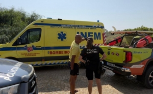 Elementos do Projeto «SeaWatch» auxiliam homem na barra de Cacela Velha