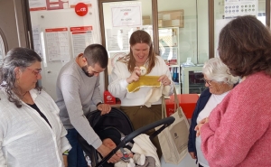 Freguesia de Budens entrega primeiros Kits de Bebé feitos pela comunidade