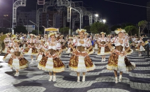 Marcha Onda Jovem «derrete» Quarteira com atuação inesquecível no desfile de S. João 