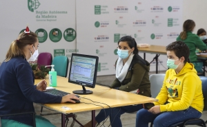 Estudo associa aceleração do envelhecimento do cérebro à covid-19, mesmo em pessoas não infetadas