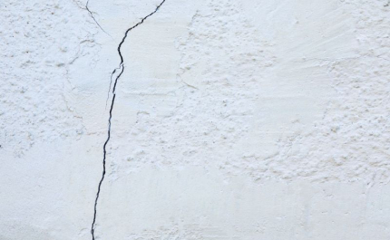 Fendas nas paredes: como as tapar bem antes de pintar