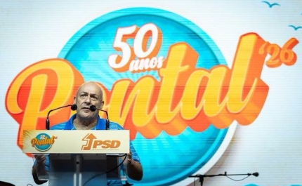 Montenegro distingue Mendes Bota como presidente honorário do PSD do Algarve