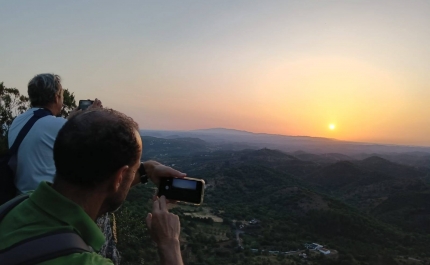 Passeio pedestre ao entardecer à Rocha dos Soídos, celebra distinção do Geoparque Algarvensis pela UNESCO