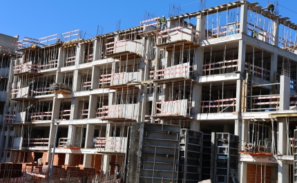 Produção na construção cai 0,8% na zona euro - em Portugal sobe 4,5%