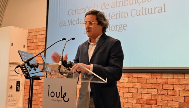 LÍDIA JORGE RECEBEU MEDALHA DE MÉRITO CULTURAL NA SUA «TERRA MÃE»