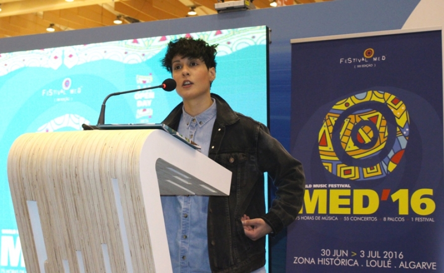 Cantora Isaura durante a apresentação do Festival MED na BTL em Lisboa