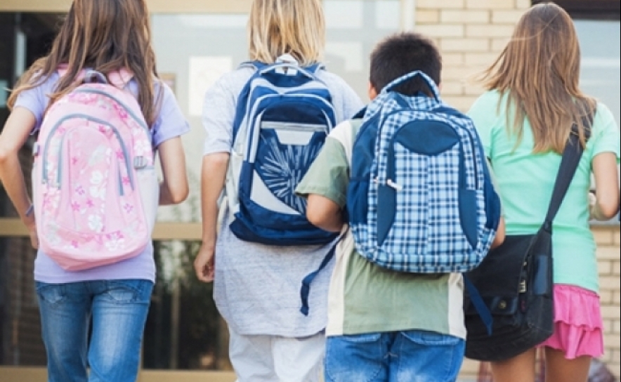 Escolha de uma mochila escolar adequada pode evitar dores nas costas