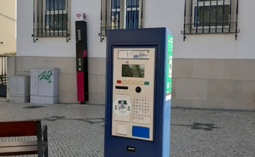 ESTACIONAMENTO EM LOULÉ COM ISENÇÃO IMEDIATA DE 15 MINUTOS APÓS PAGAMENTO 