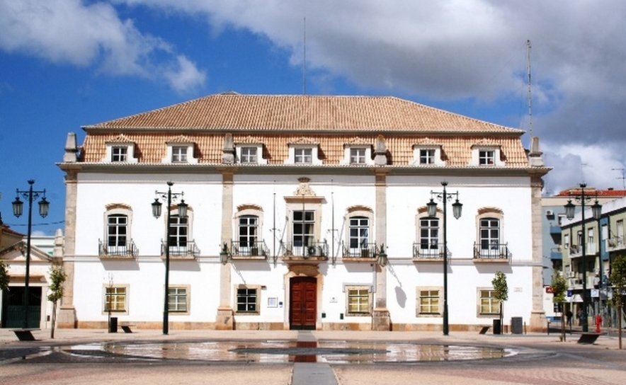 Incêndios: Câmara de Portimão aciona linha telefónica para gerir donativos e evitar excessos