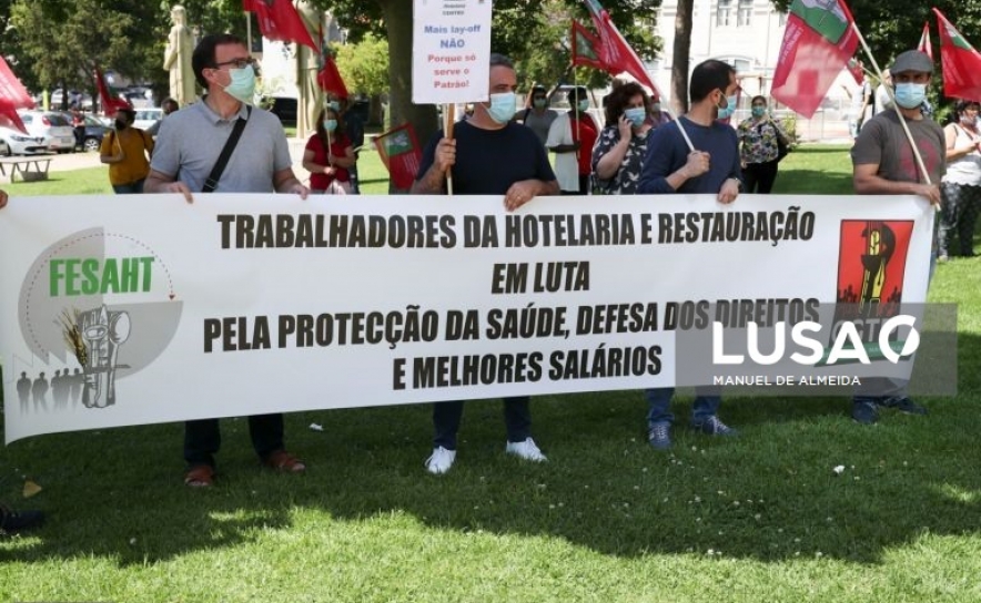 Trabalhadores da restauração e turismo manifestam-se à porta do Ministério do Trabalho