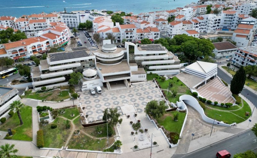CÂMARA MUNICIPAL DE ALBUFEIRA  AUTORIZA OBRAS DURANTE O VERÃO