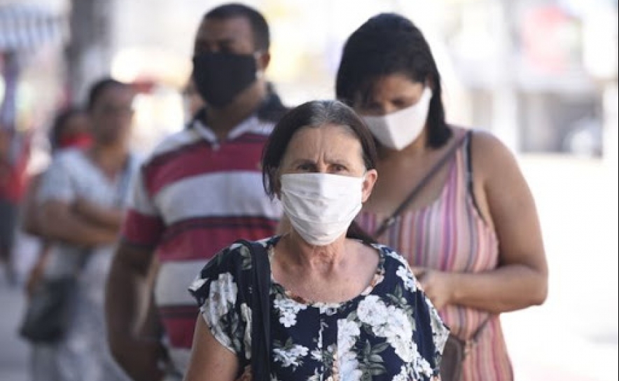 Covid-19: Parlamento aprova hoje uso obrigatório de máscaras na rua por três meses