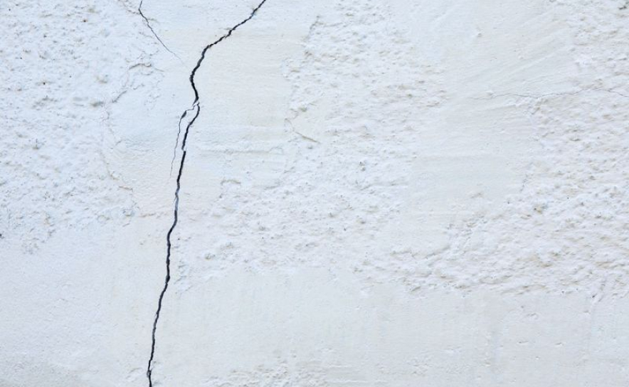 Fendas nas paredes: como as tapar bem antes de pintar