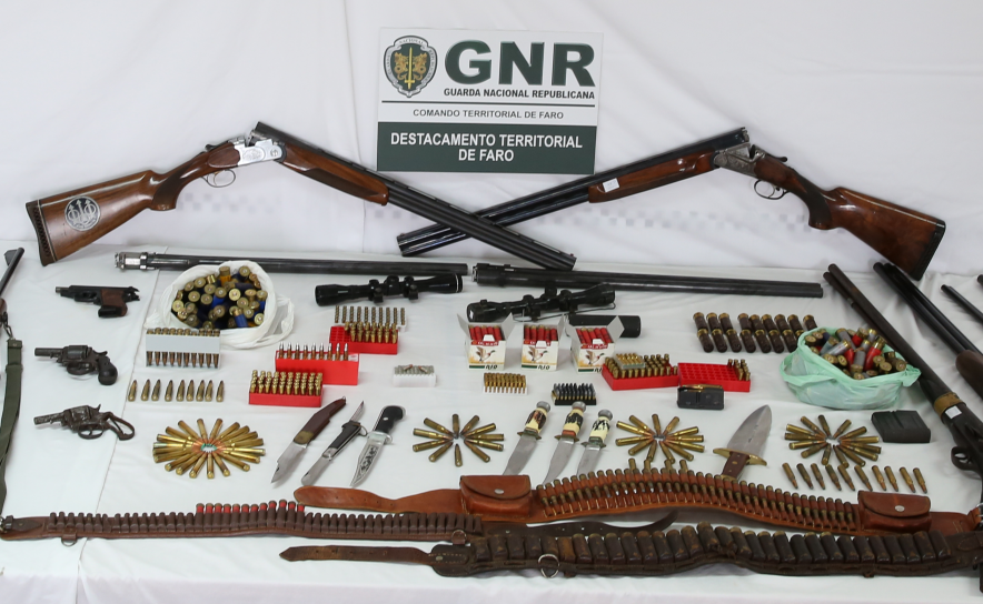 Apreensão de 25 armas e mais de mil munições em Almodôvar 