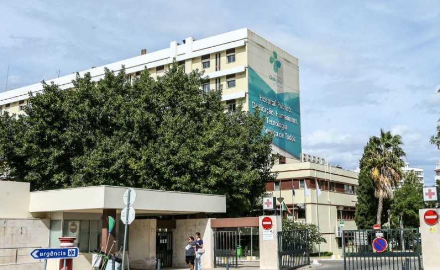 ULS Algarve nega tempos de espera nas urgências de Faro e Portimão indicados pelo Portal do SNS