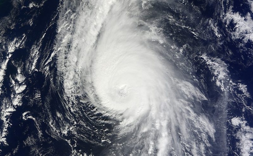 Centro do furacão Ophelia a 240 quilómetros da ilha de Santa Maria, Açores