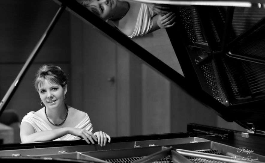 Eliane Reyes Eliane Reyes