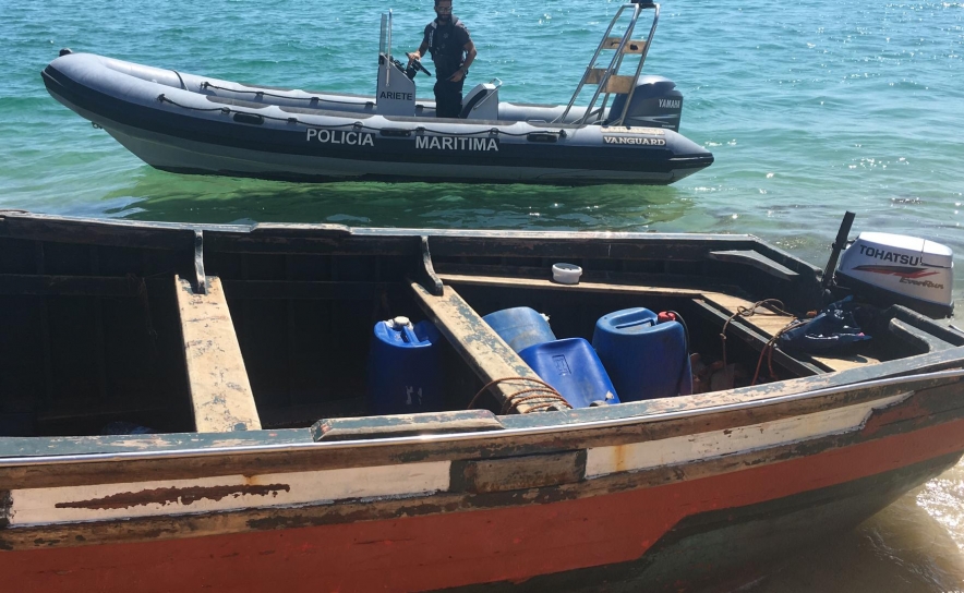Intercetados 28 migrantes que desembarcaram na ilha Deserta em Faro