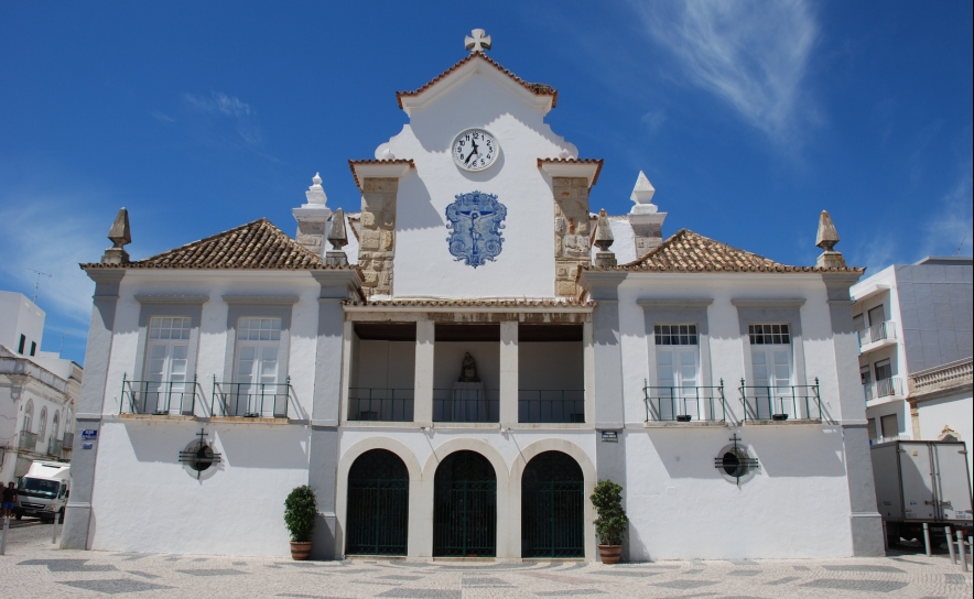 Reabilitação da igreja matriz de Olhão suspensa por falta de parecer obrigatório