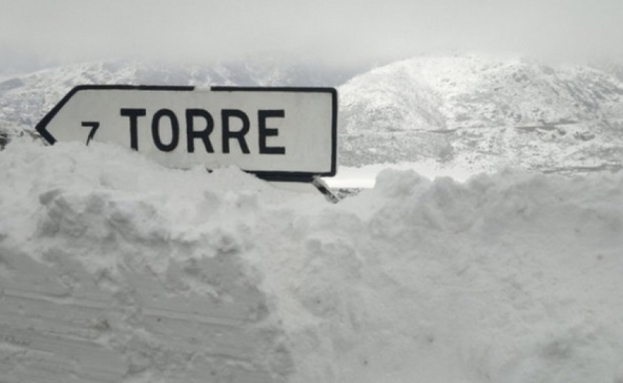 Estradas encerradas na Serra da Estrela devido à queda de neve