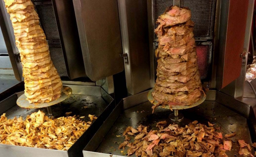 ASAE apreende em Faro 31 mil quilos de «kebab» congelado e fecha dois estabelecimentos