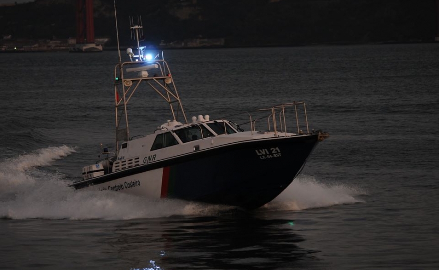 Controlo Costeiro da GNR interceta barco com 1.400 Kg, de haxixe no Guadiana