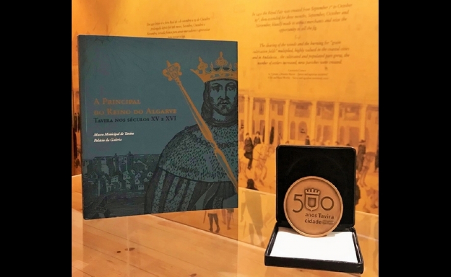 500 Anos de Tavira: catálogo e medalha à venda