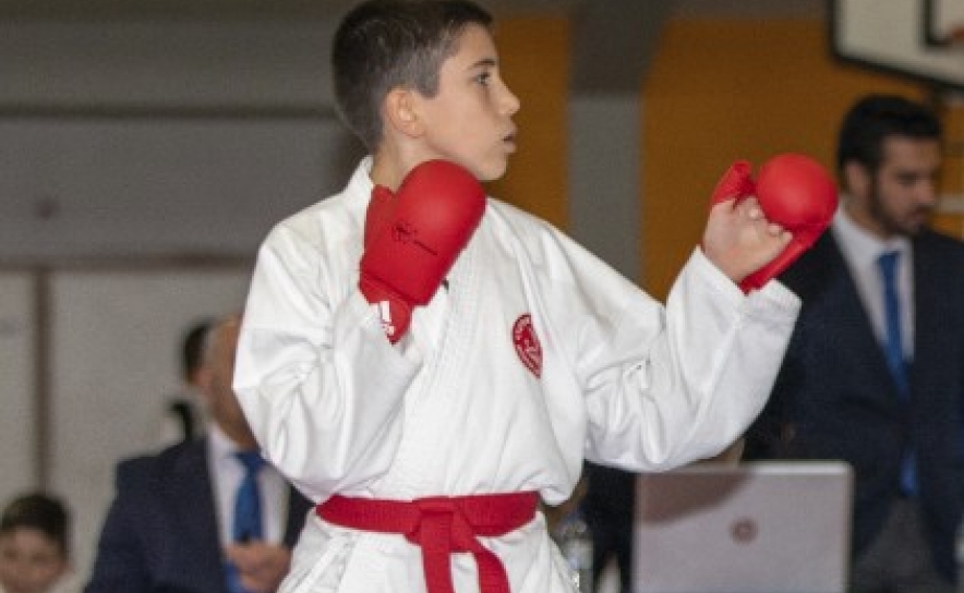 Atleta Alcoutenejo Henrique Palma sagra-se campeão regional de Kumite
