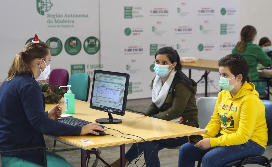 Estudo associa aceleração do envelhecimento do cérebro à covid-19, mesmo em pessoas não infetadas