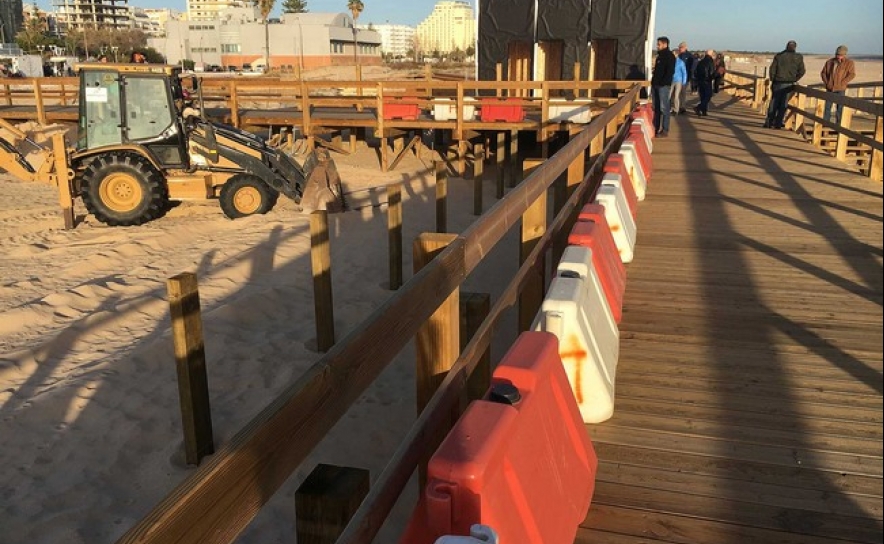 Primeiros apoios de praia do novo passadiço  de Monte Gordo concluídos no final de março