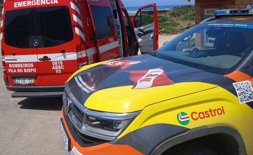 Resgatada surfista na praia da Cordoama em Vila do Bispo