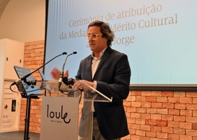 LÍDIA JORGE RECEBEU MEDALHA DE MÉRITO CULTURAL NA SUA «TERRA MÃE»