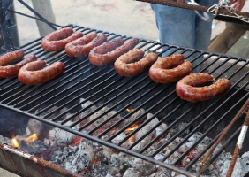 Festa das Chouriças manteve tradição viva em Alte, apesar da chuva