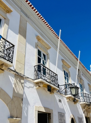 LAÇO AZUL HUMANO EM LOULÉ ASSINALA MÊS DA PREVENÇÃO DOS MAUS-TRATOS NA INFÂNCIA