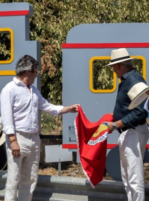INAUGURAÇÃO DE ELEMENTO ESCULTÓRICO HOMENAGEIA PRESENÇA DA FERROVIA EM LOULÉ