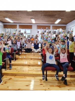 Nathalie Dias apresentou o seu Livro «Quando eu for grande... Quero ser Jornalista!» em Salir