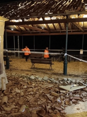 Vento extremo causa destruição em Albufeira e Silves
