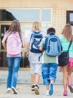 Regresso às aulas exige atenção ao peso das mochilas