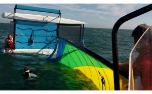 Duas pessoas resgatadas de uma embarcação que se virou em Portimão