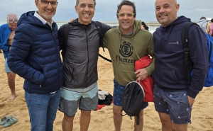 Quarteira mergulha no novo ano com coragem, alegria e um dos maiores abraços coletivos do género no mundo