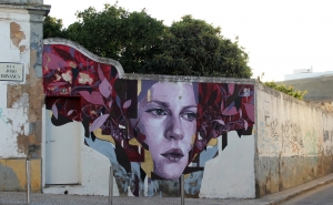 Arte urbana dá «nova vida» a muros e edifícios da cidade de Lagos