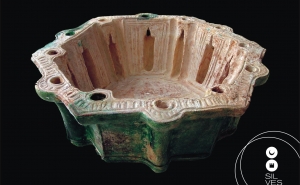 PEÇA DO MUSEU DE ARQUEOLOGIA DE SILVES INTEGRA EXPOSIÇÃO DO MUSEU DO LOUVRE